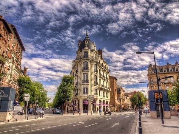 Quels sont les frais à prévoir quand on emploie une agence immobilière à Toulouse ?