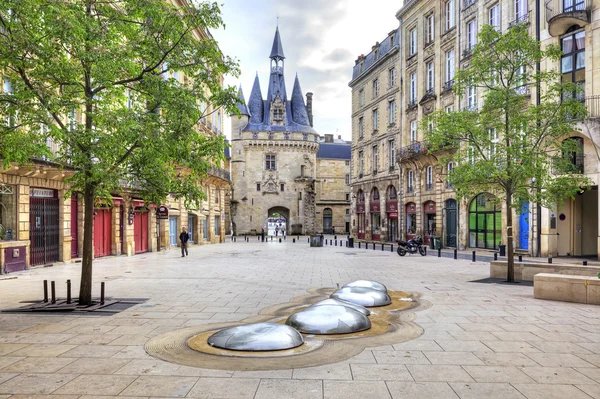 5 questions essentielles à poser lors du choix d'une agence immobilière à Bordeaux