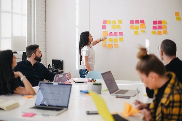 Quelle est la formation nécessaire pour intégrer une agence immobilière ?